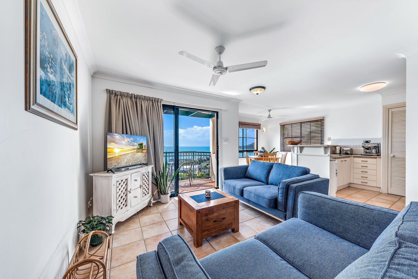 12/12 Golden Orchid Drive AIRLIE BEACH 2