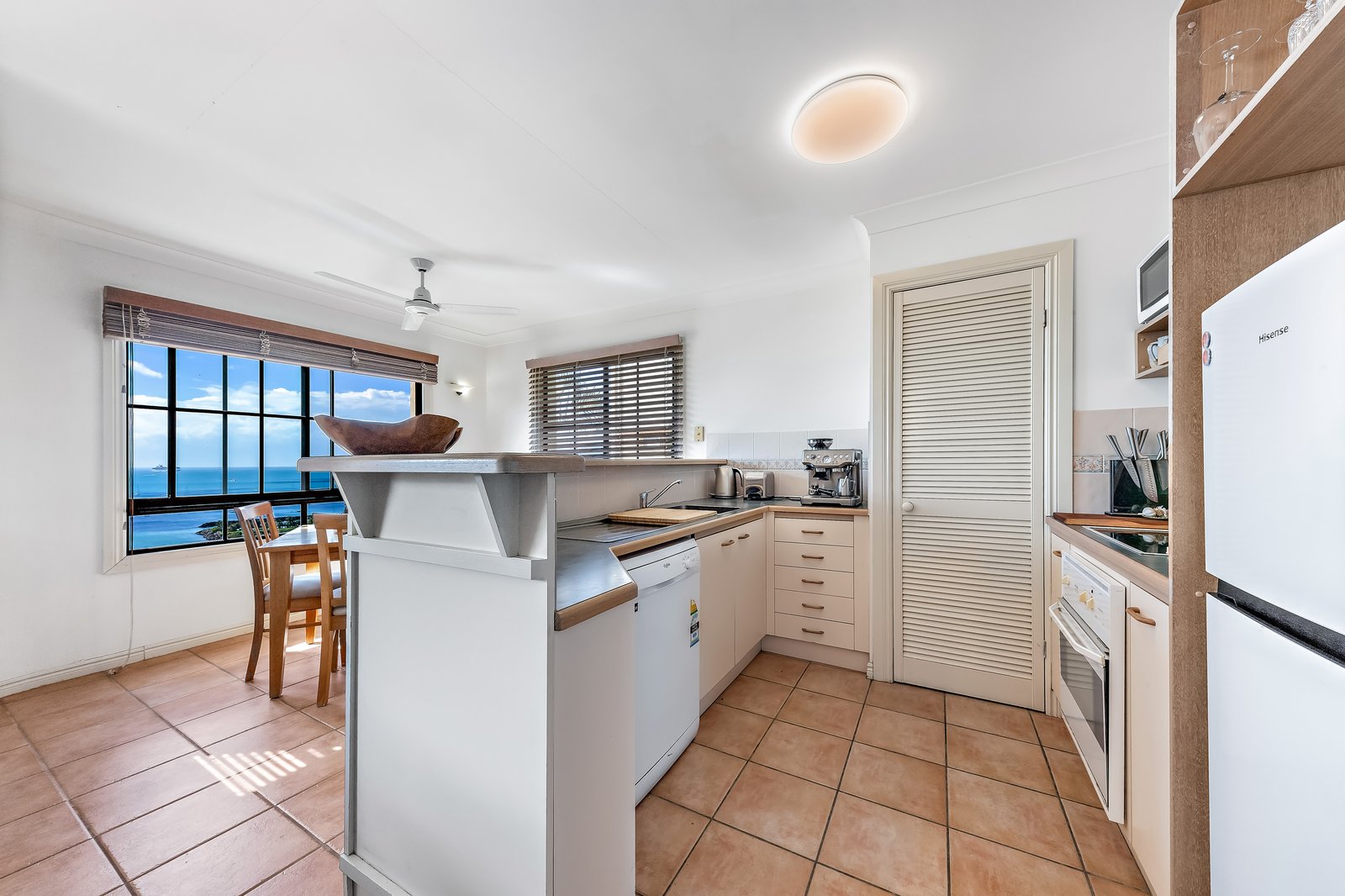 12/12 Golden Orchid Drive AIRLIE BEACH 4