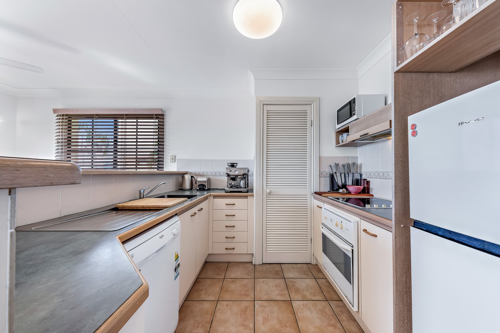 12/12 Golden Orchid Drive AIRLIE BEACH 5