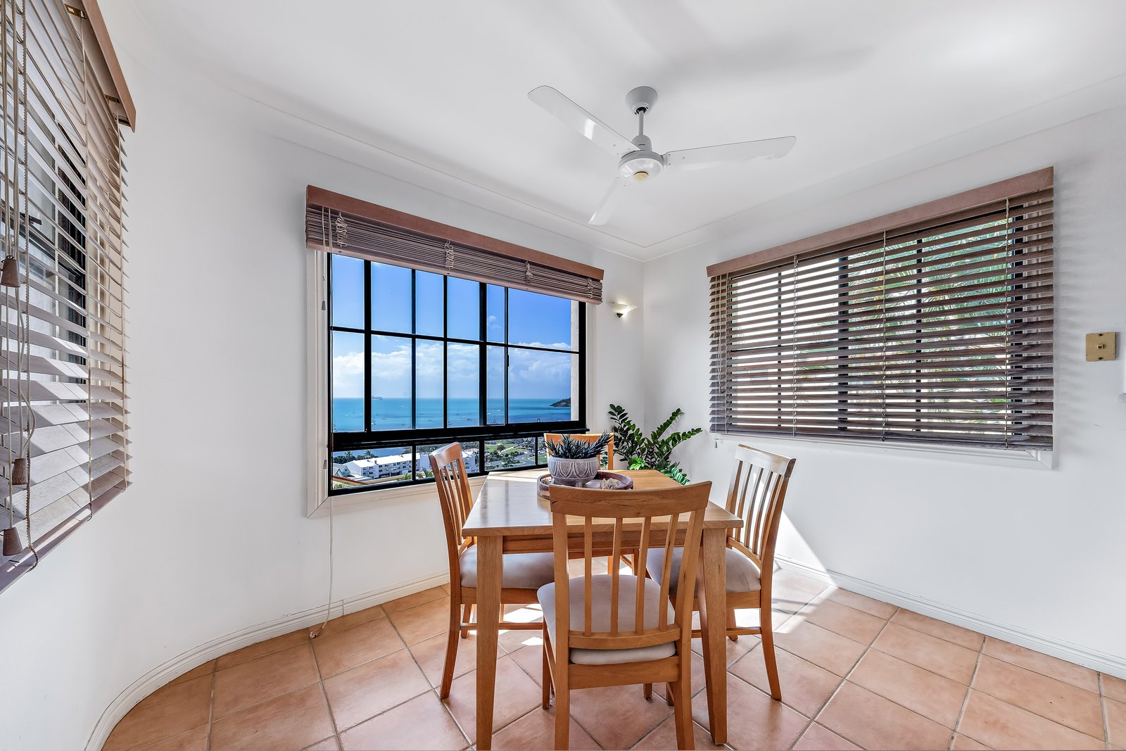 12/12 Golden Orchid Drive AIRLIE BEACH 6