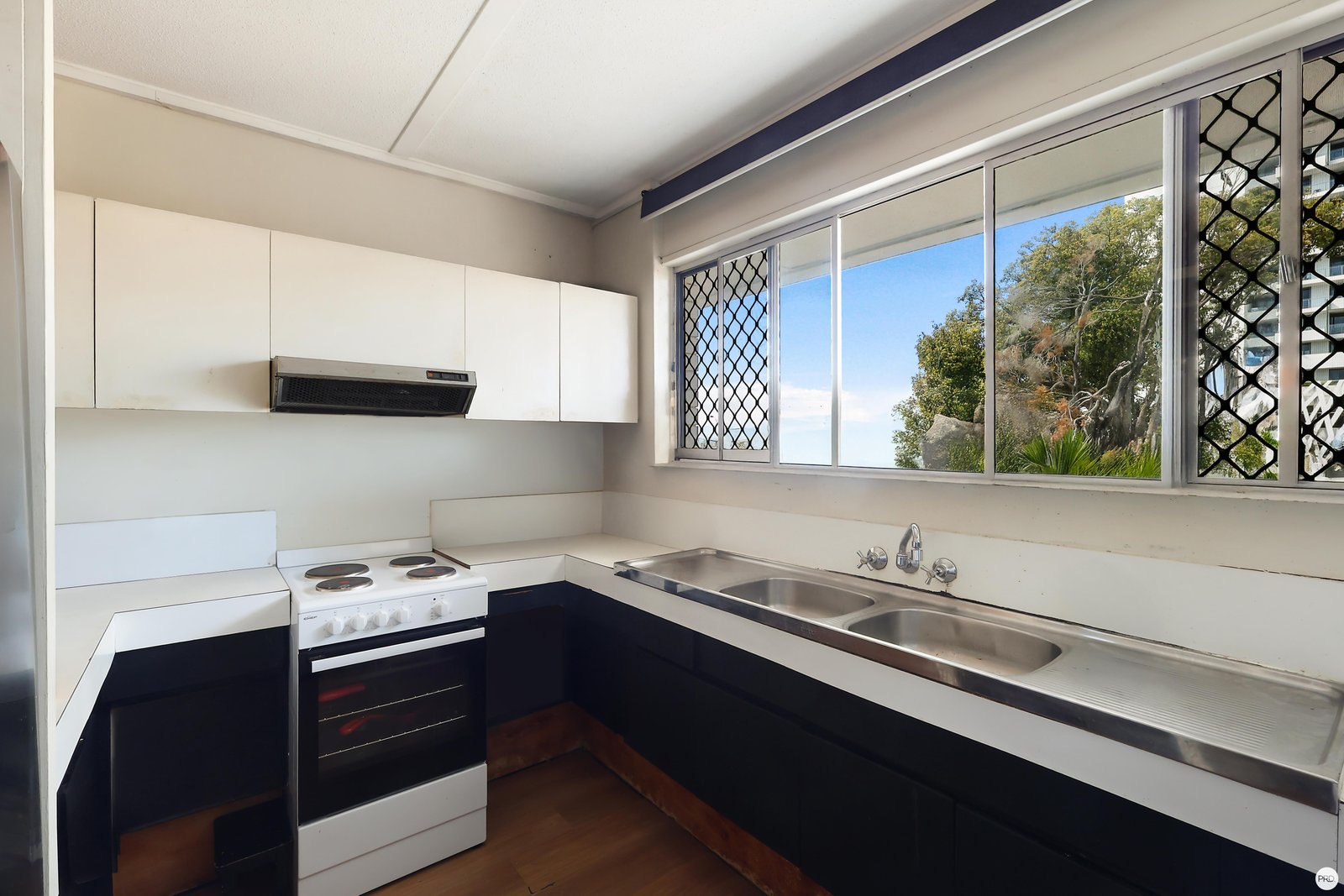 12/128 Marine Parade SOUTHPORT 3