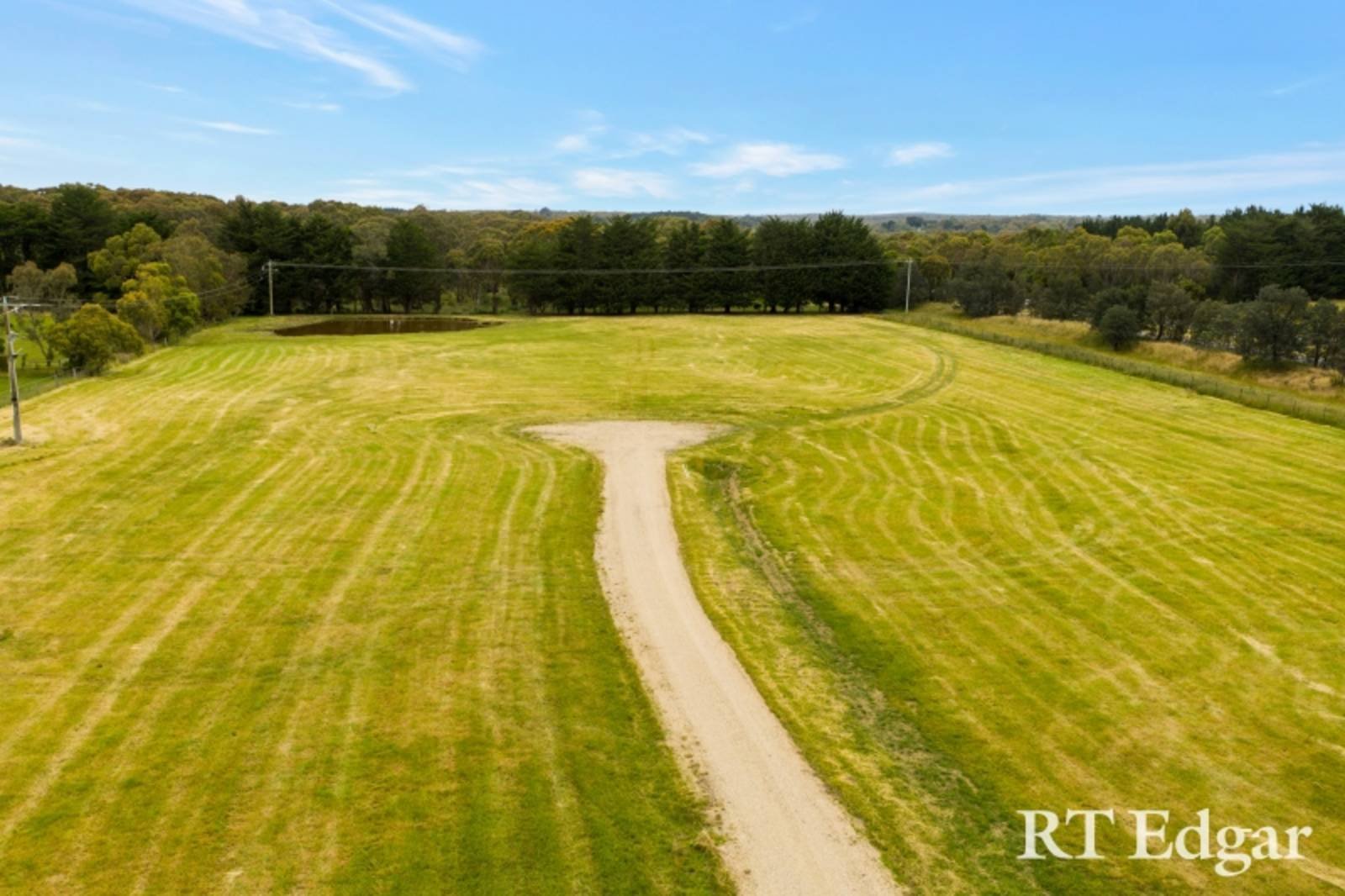 Real Estate and Property in 1/213 Boundary Road, Woodend, VIC