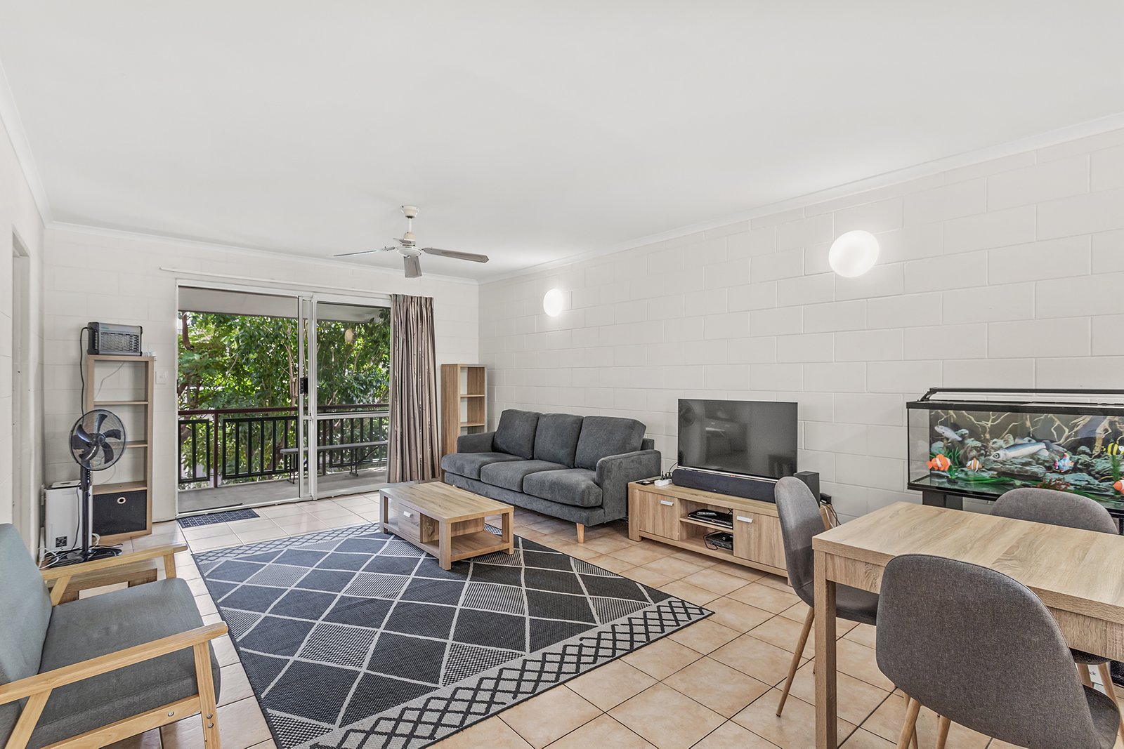 12/14 Island Drive CANNONVALE 1