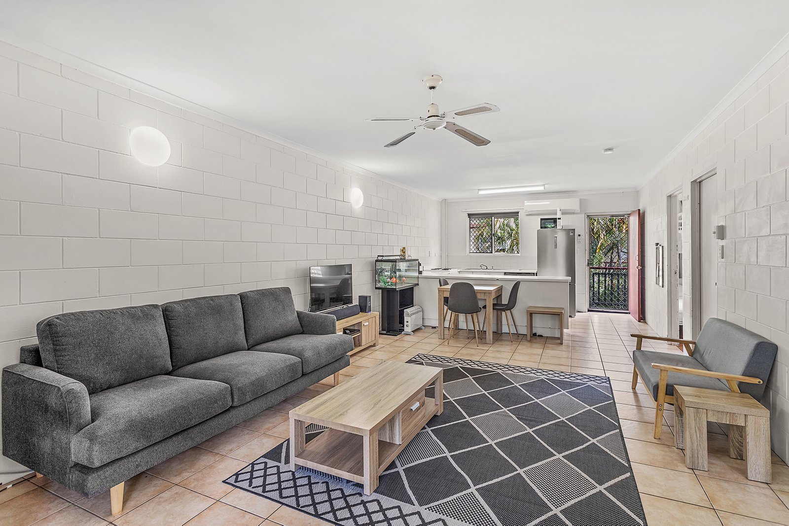 12/14 Island Drive CANNONVALE 2
