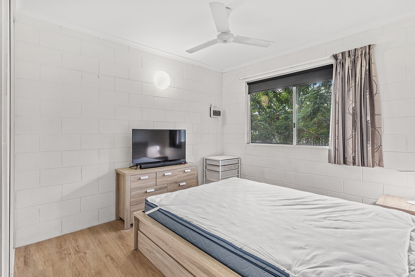 12/14 Island Drive CANNONVALE 4