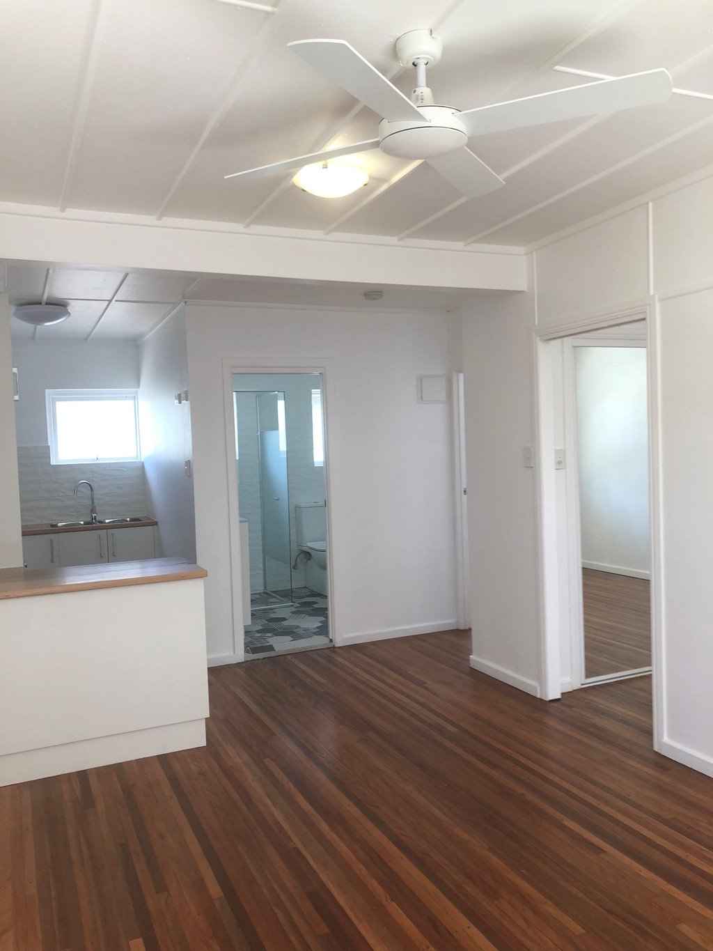 12/14 The Esplanade BURLEIGH HEADS 1
