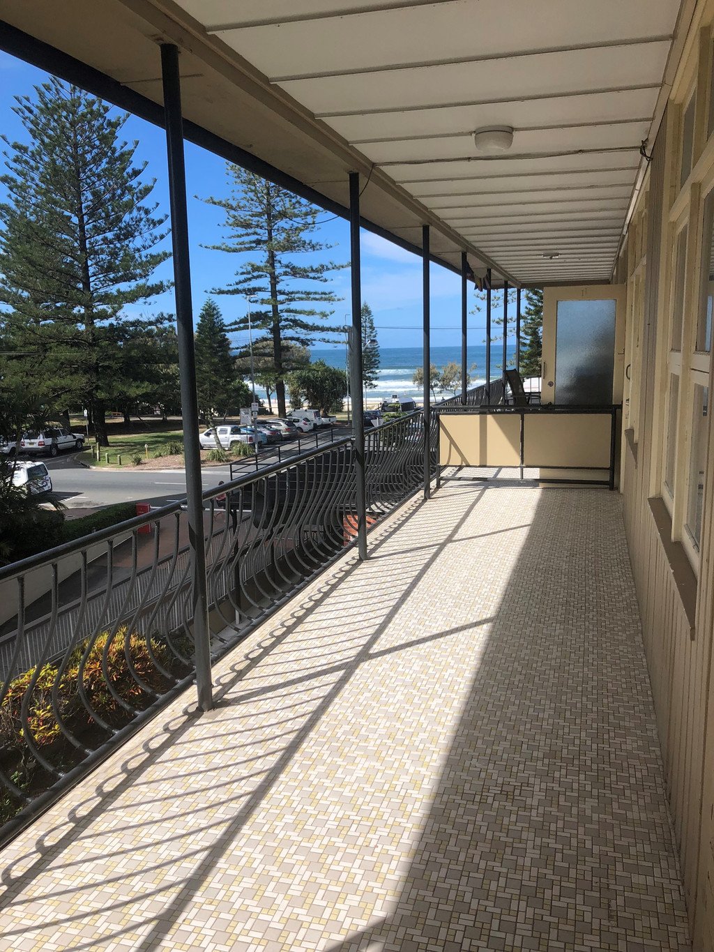 12/14 The Esplanade BURLEIGH HEADS 2