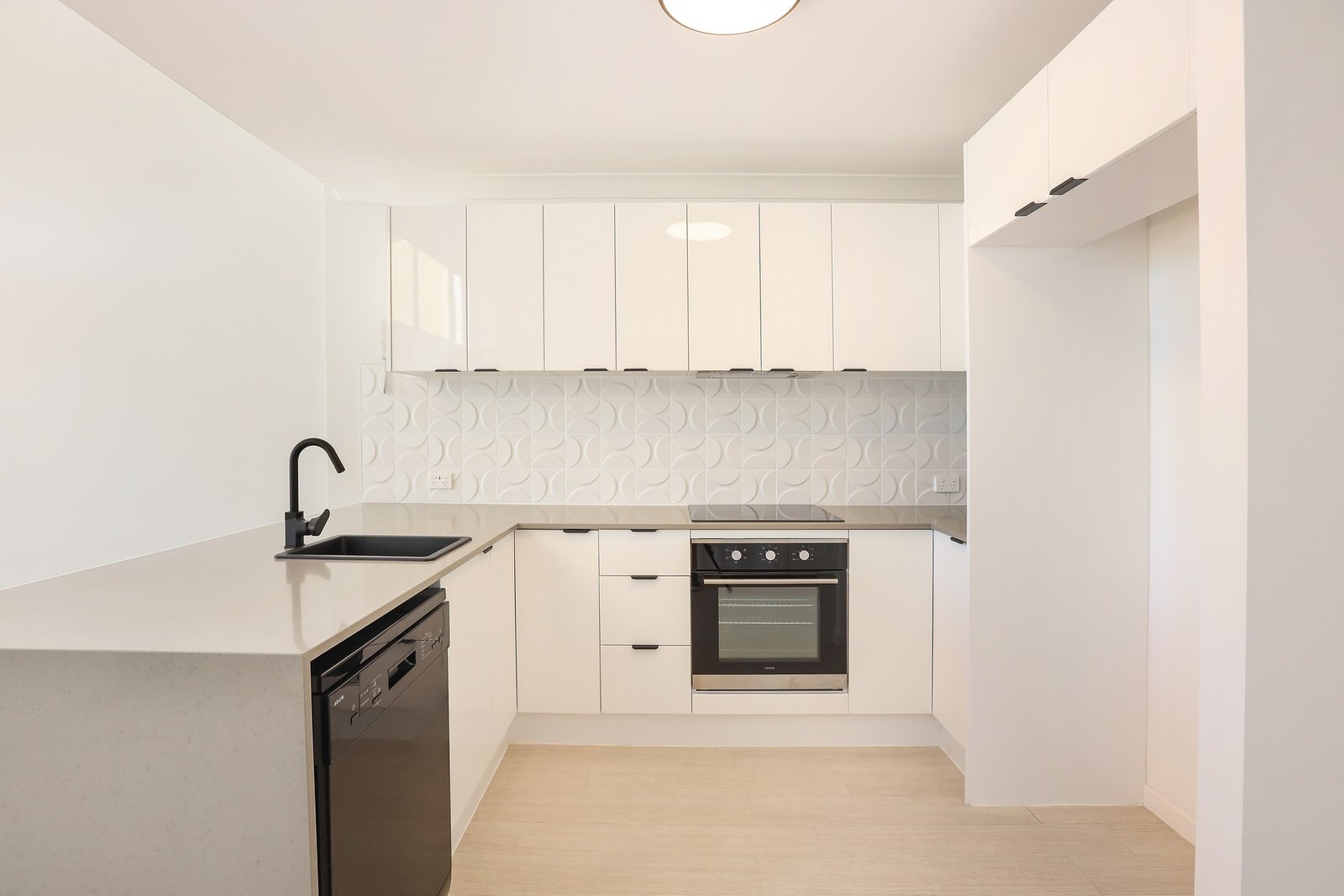 12/143 Frank Street LABRADOR 2