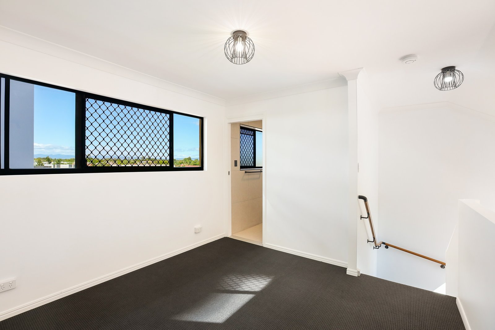 12/143 Frank Street LABRADOR 4