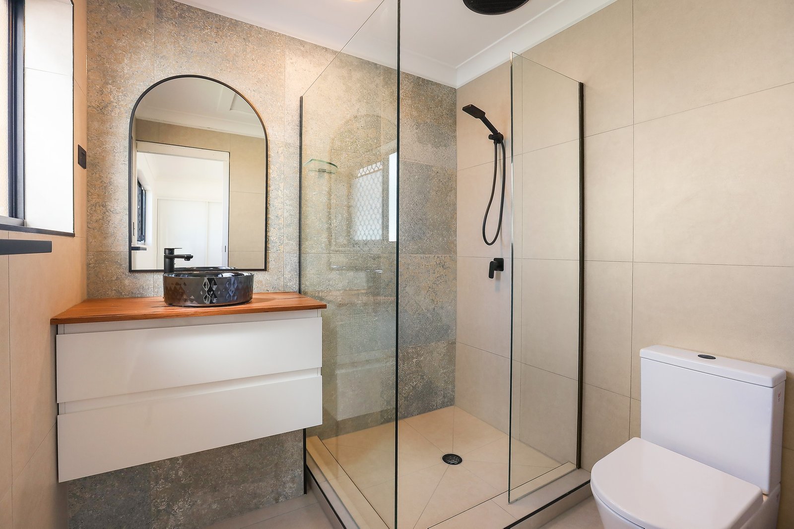 12/143 Frank Street LABRADOR 6