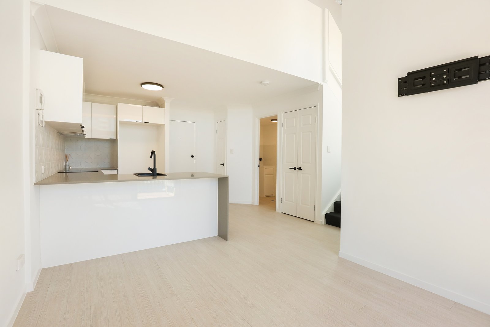 12/143 Frank Street LABRADOR 3