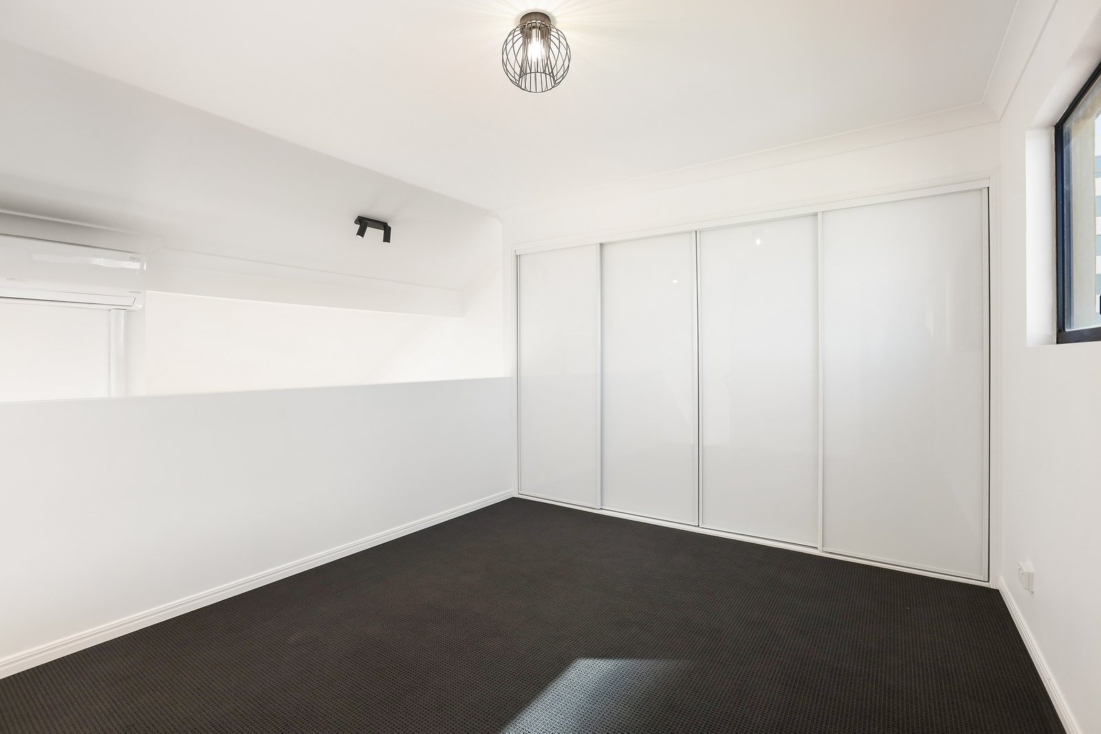 12/143 Frank Street LABRADOR 5