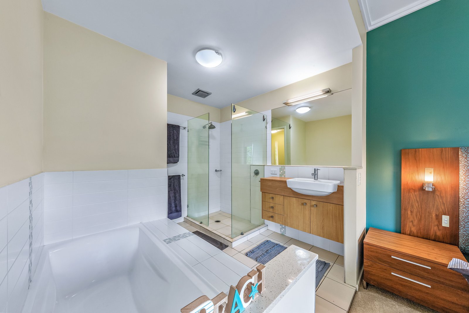 12/15 Flame Tree Court AIRLIE BEACH 12