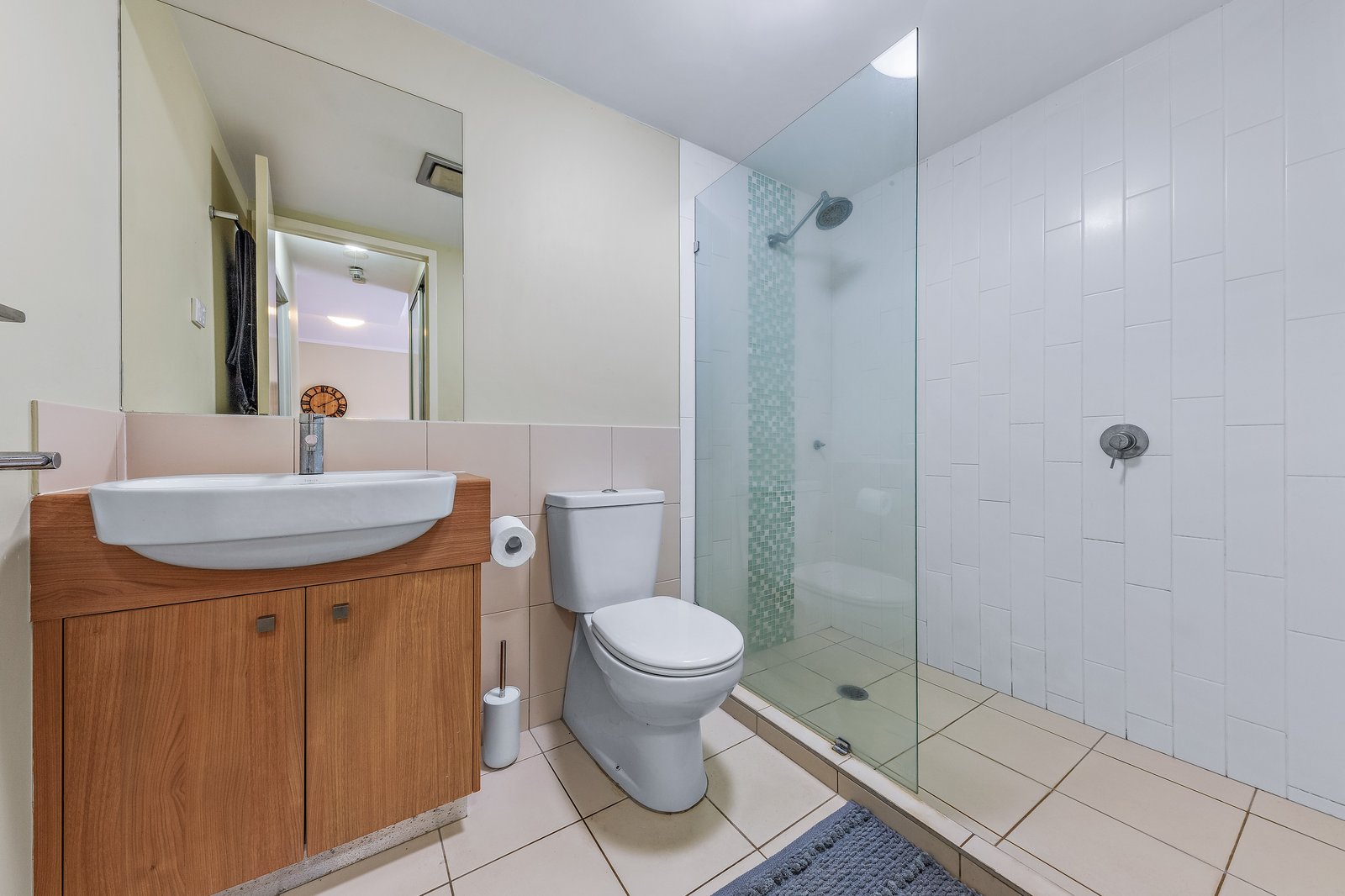 12/15 Flame Tree Court AIRLIE BEACH 17