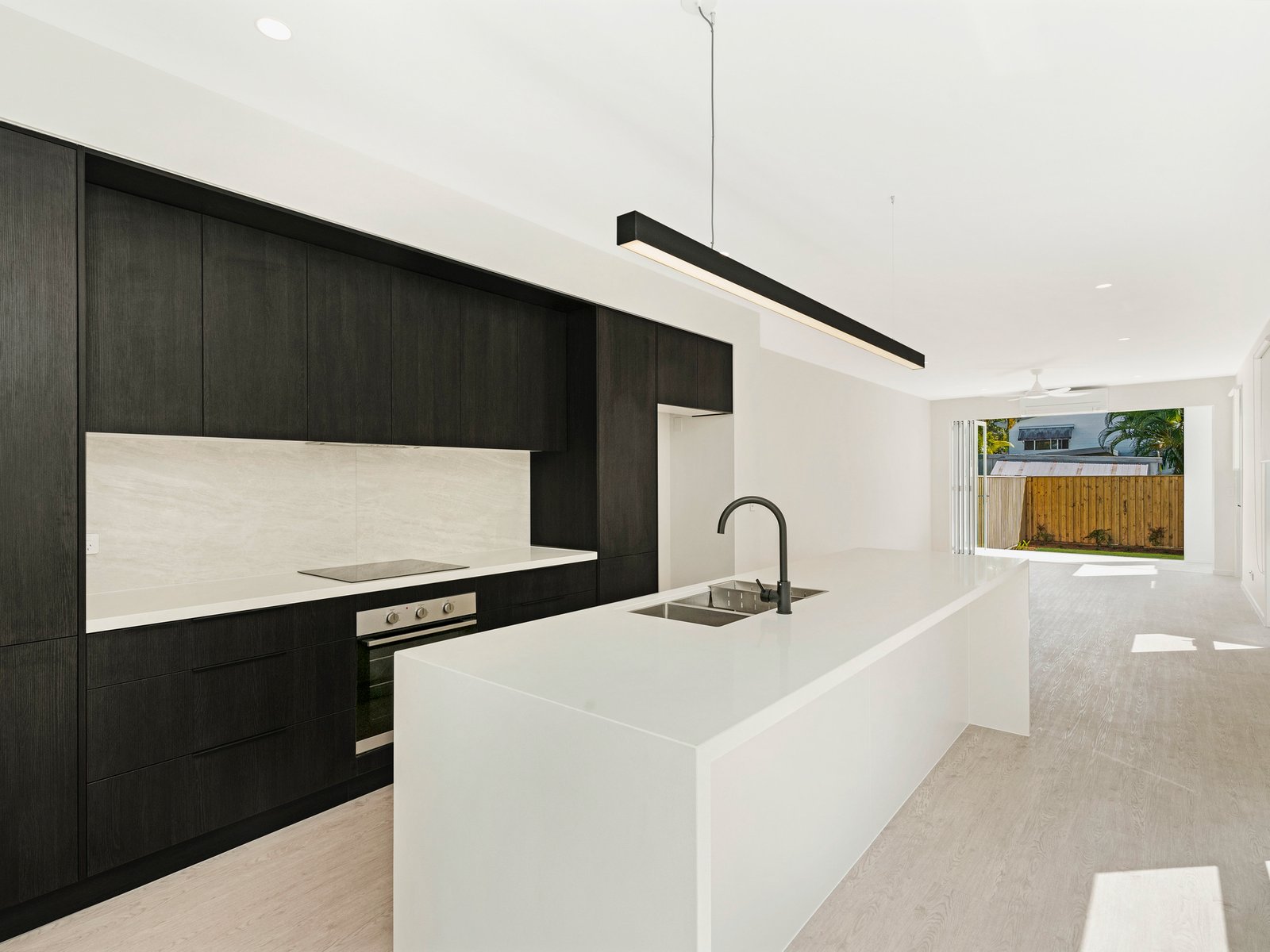 1&2/15 Twenty Seventh Avenue PALM BEACH 2