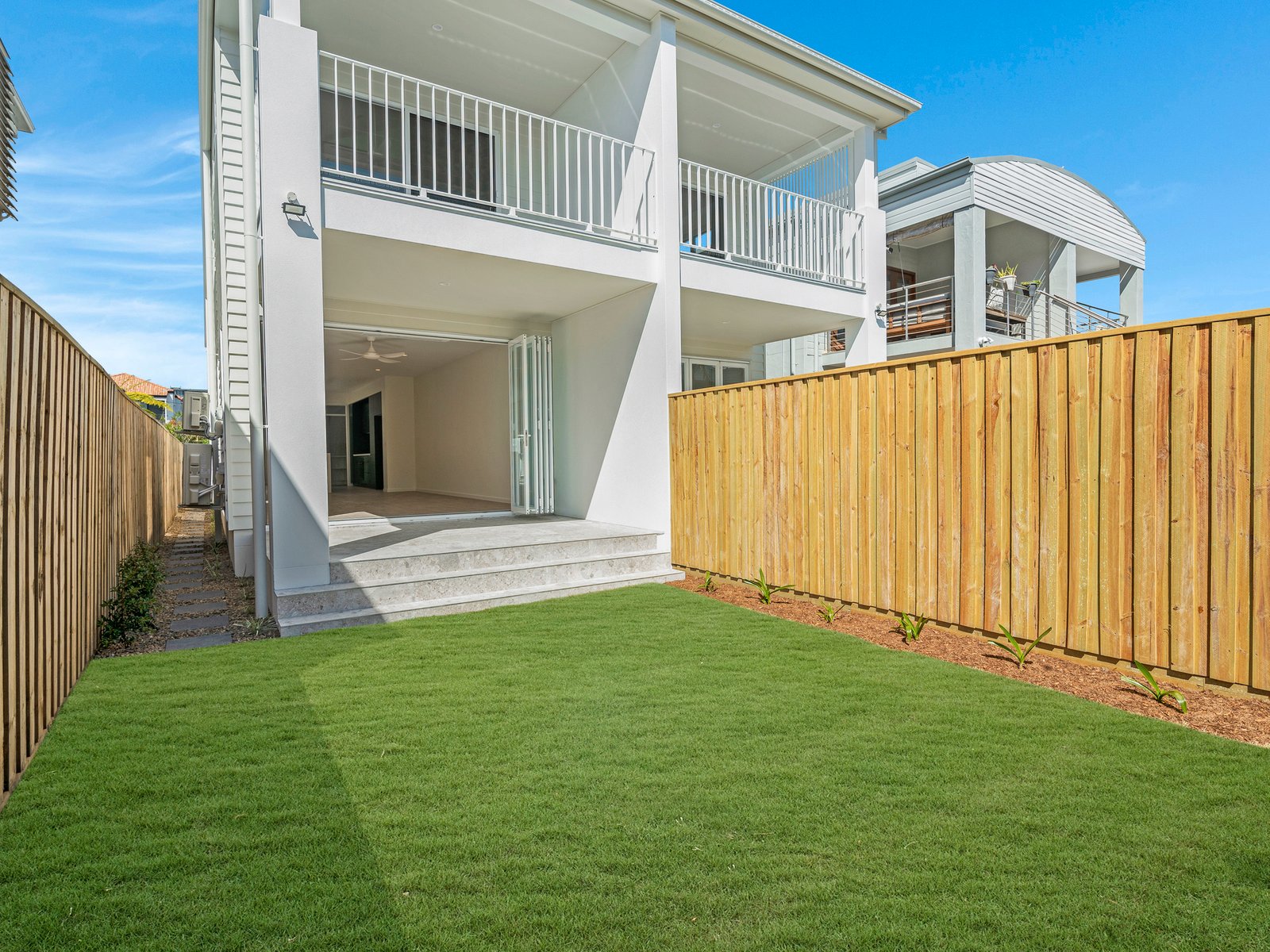 1&2/15 Twenty Seventh Avenue PALM BEACH 6