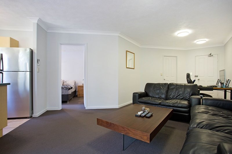 12/150 Marine Parade SOUTHPORT 3