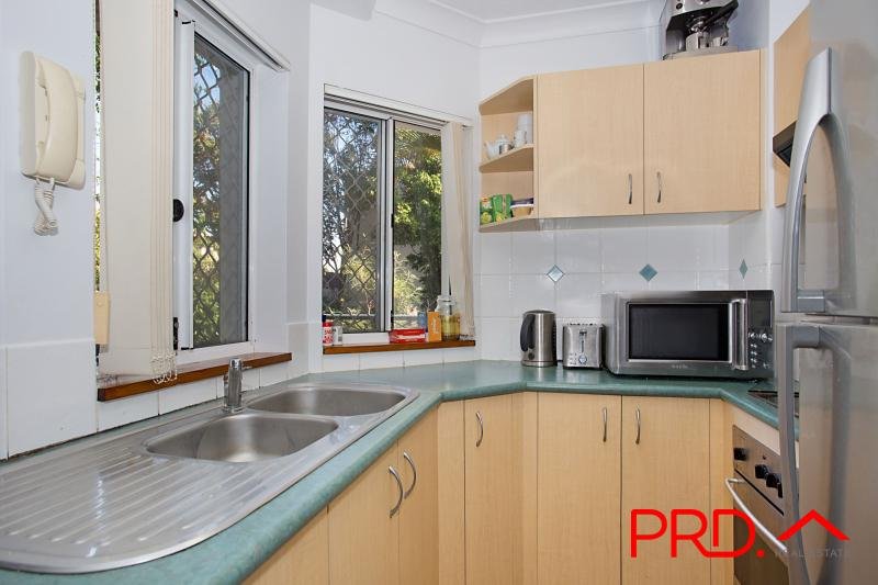 12/150 Marine Parade SOUTHPORT 4