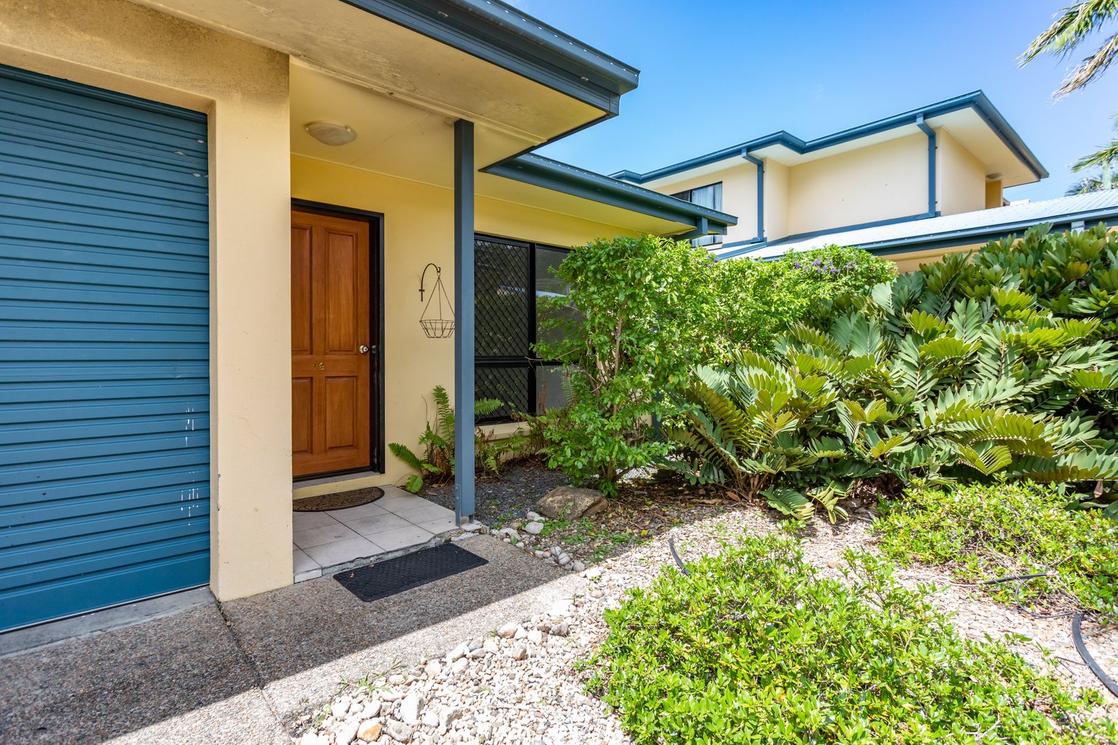 12/16 Beach Road CANNONVALE 1
