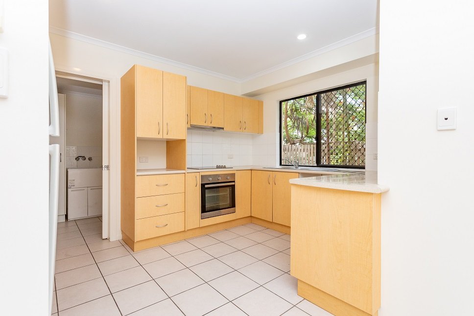 12/16 Beach Road CANNONVALE 2