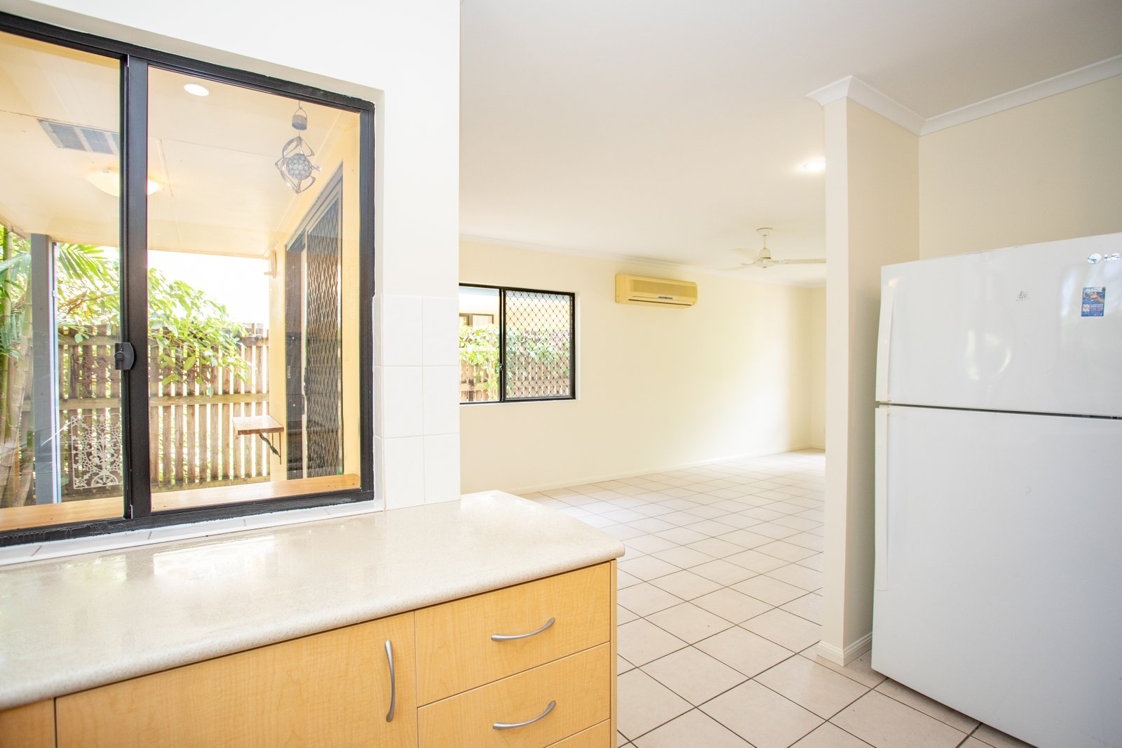 12/16 Beach Road CANNONVALE 11