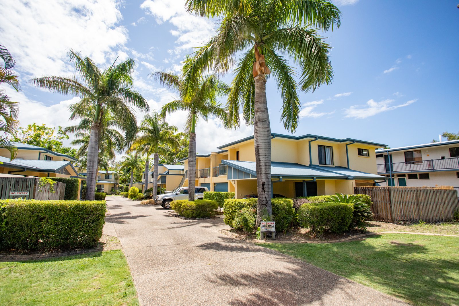 12/16 Beach Road CANNONVALE 12