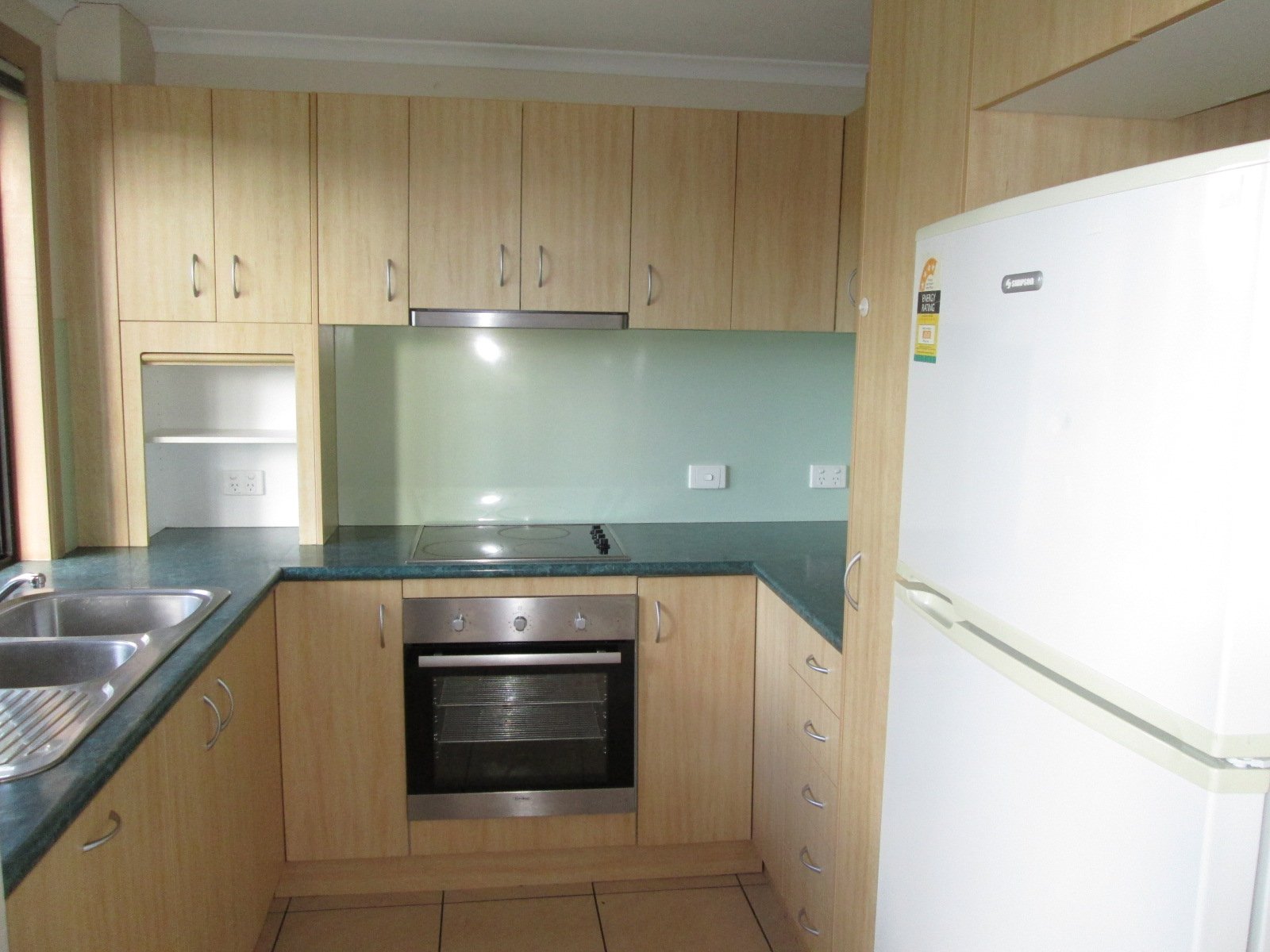 12/164 Shute Harbour Road CANNONVALE 2