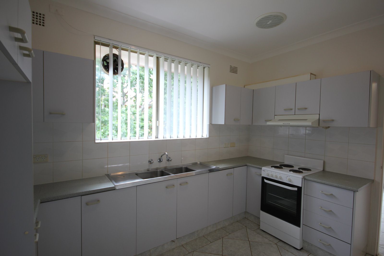 12/17-19 Short Street CARLTON 4