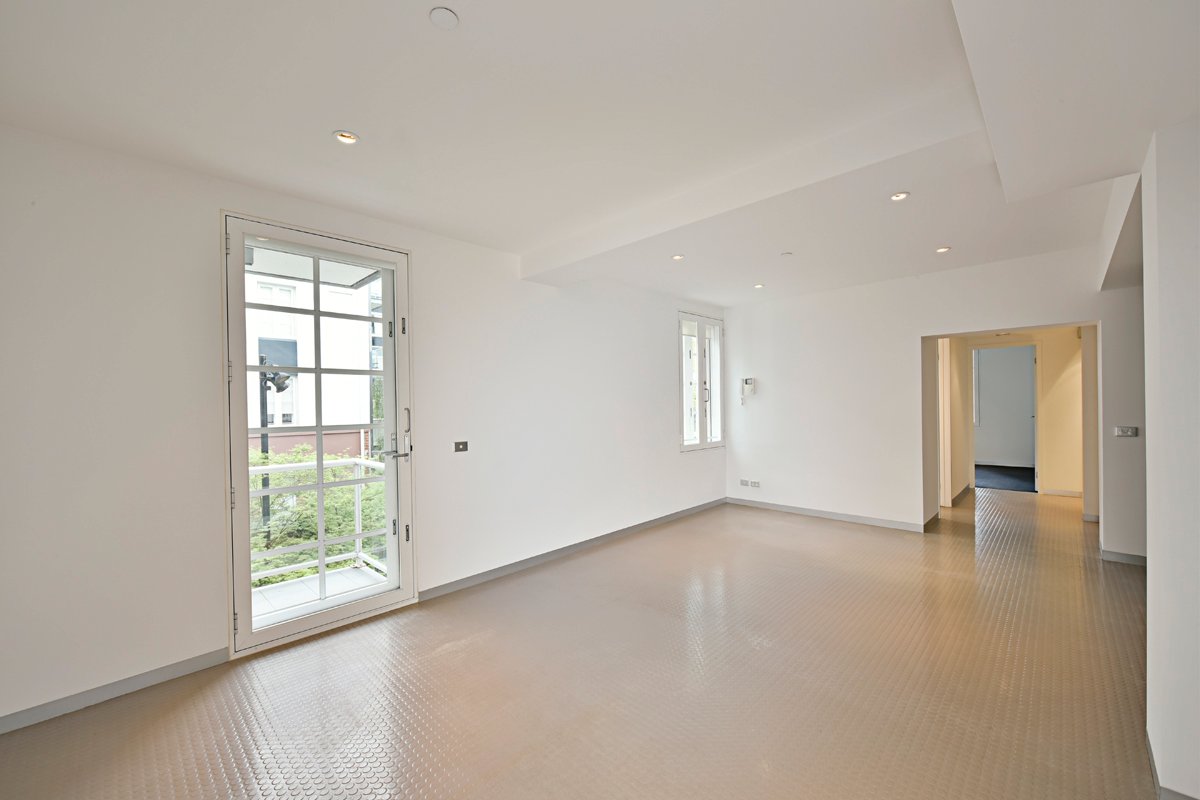 Gallery: 121/9 Commercial Road