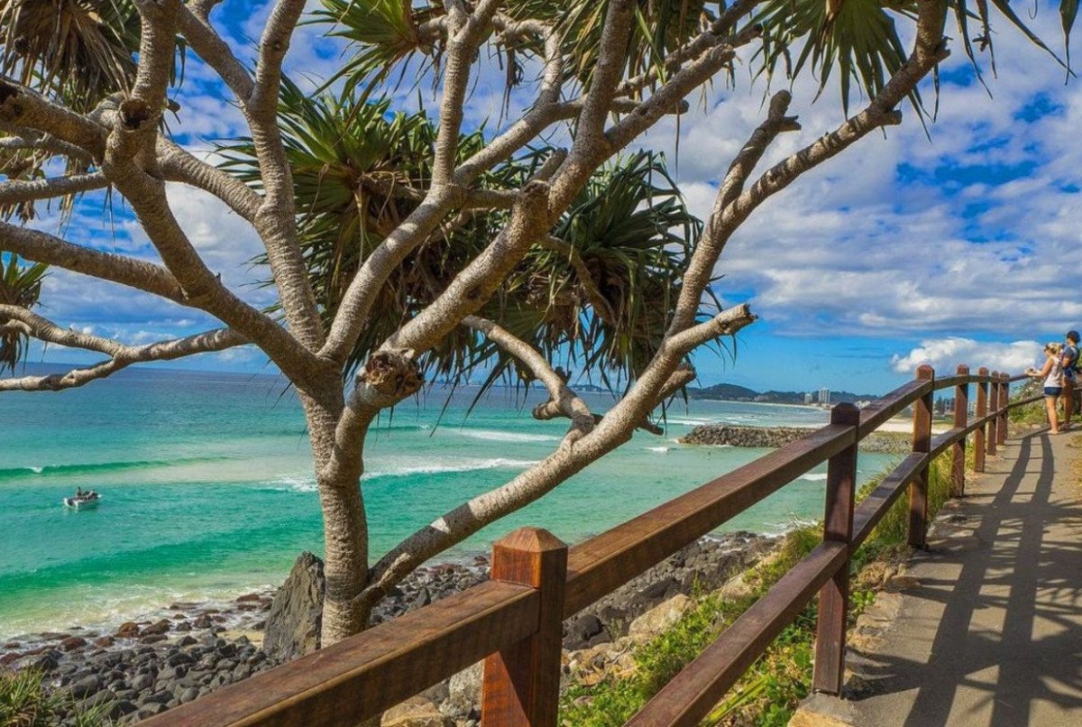 12/1927 Gold Coast Highway Burleigh Heads 7