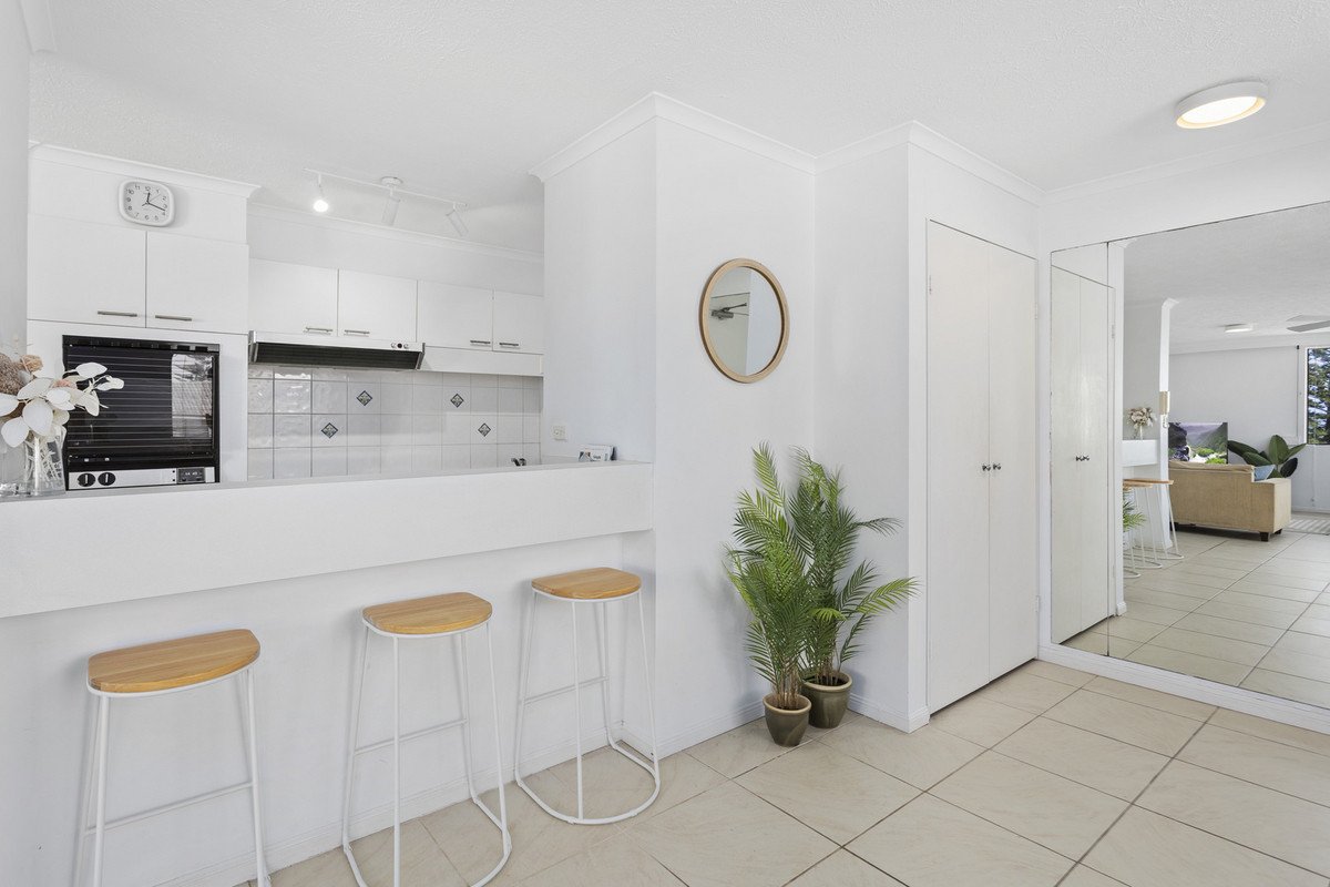 12/1927 Gold Coast Highway Burleigh Heads 7