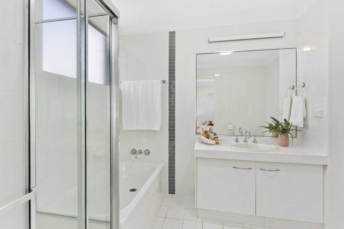 12/1927 Gold Coast Highway Burleigh Heads 9