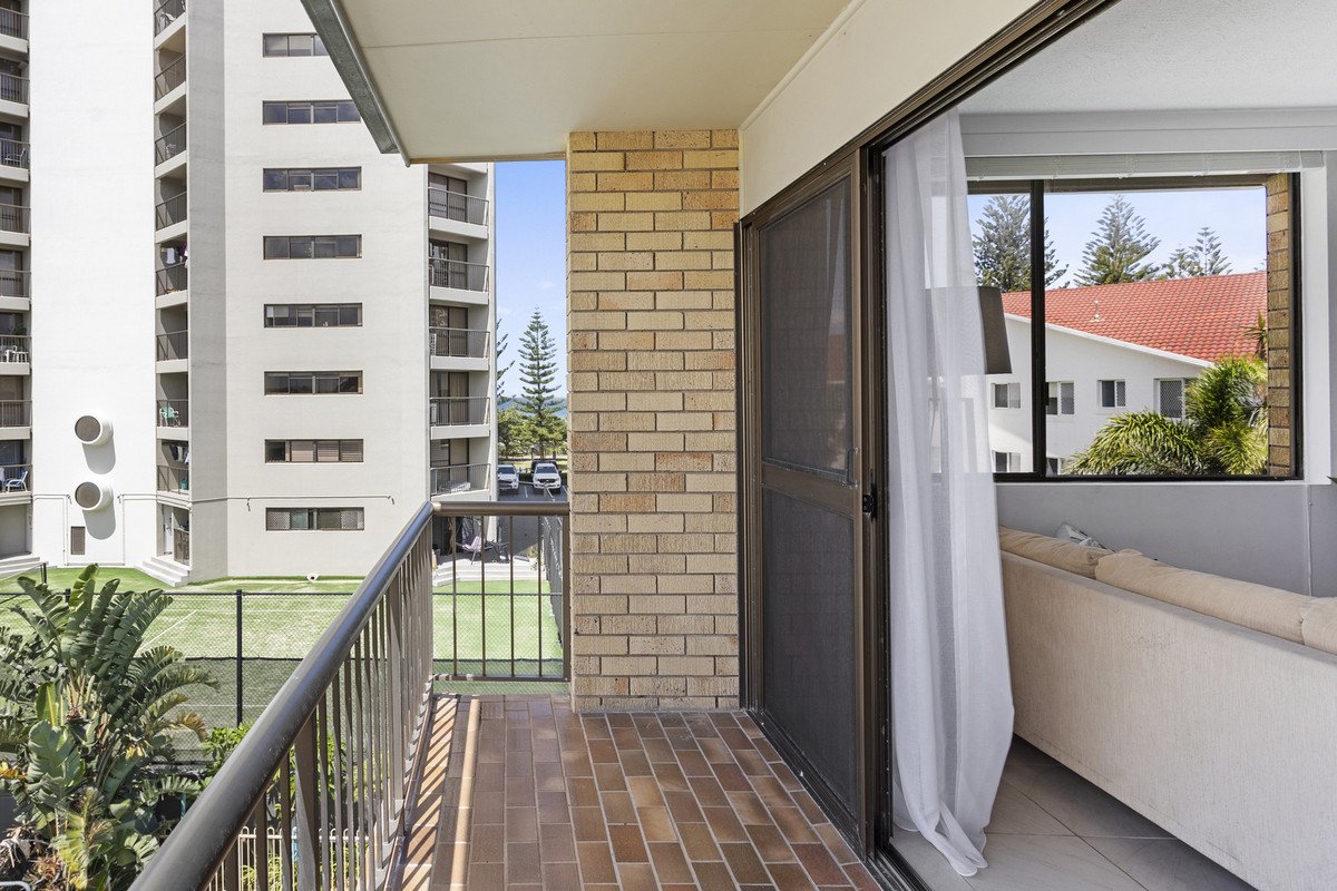 12/1927 Gold Coast Highway Burleigh Heads 17