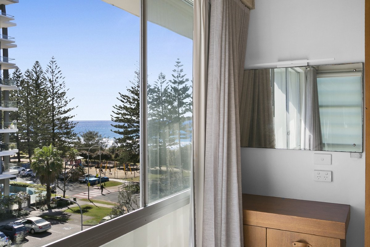 12/194-198 The Esplanade Burleigh Heads 14