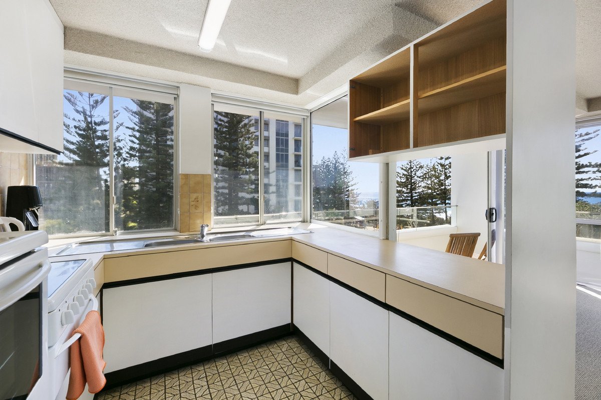 12/194-198 The Esplanade Burleigh Heads 11