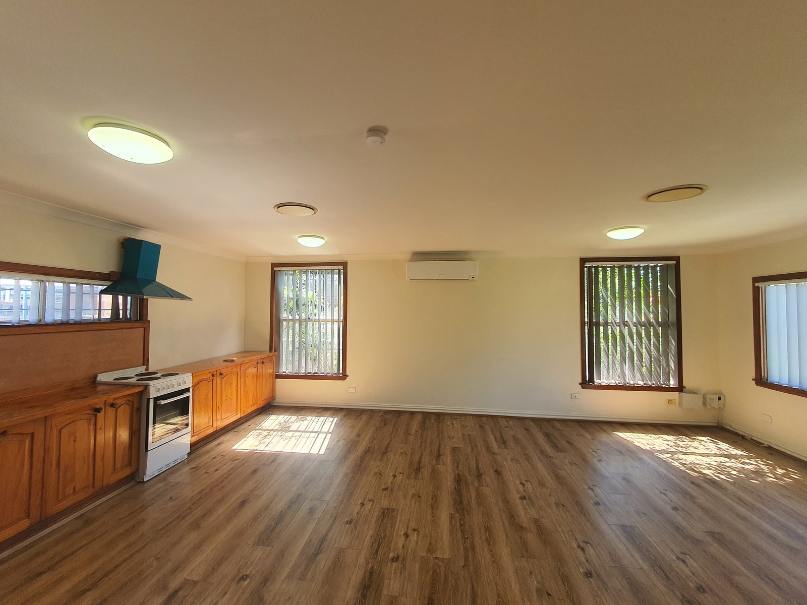 121B Elizabeth Drive LIVERPOOL 2