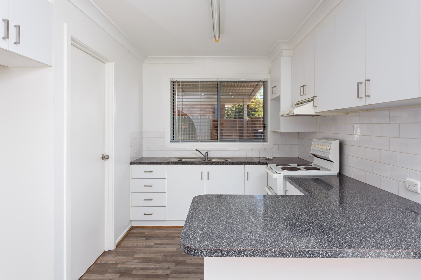 1/22 Balleroo Crescent GLENFIELD PARK 2