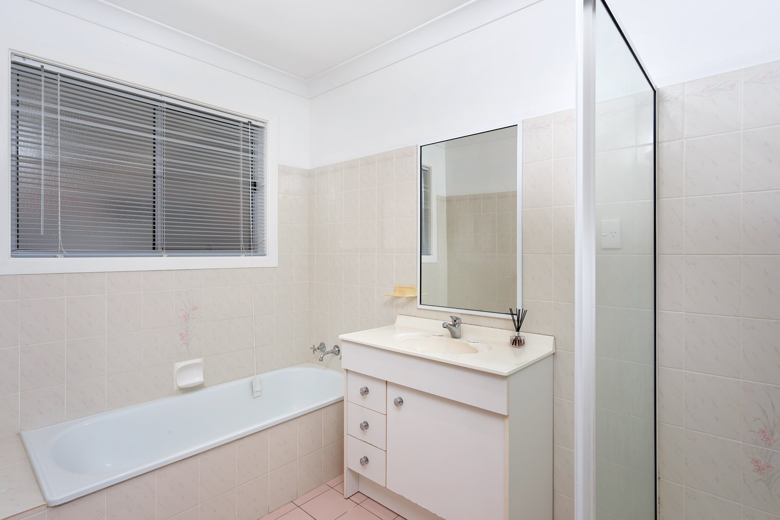 1/22 Balleroo Crescent GLENFIELD PARK 7