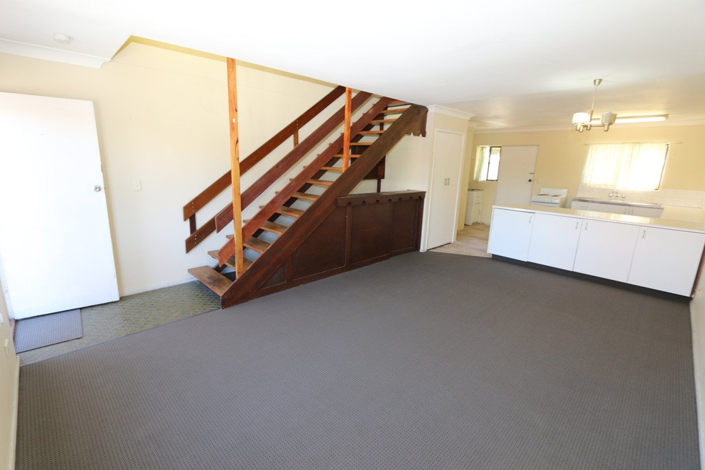 1/22 Central Street LABRADOR 12
