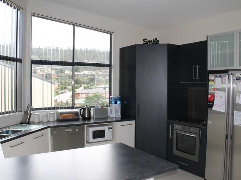 1/22 Dumbarton Drive GEILSTON BAY 3