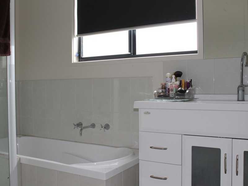 1/22 Dumbarton Drive GEILSTON BAY 7