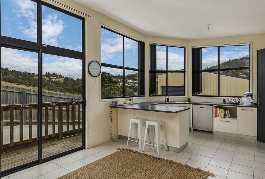 1/22 Dumbarton Drive GEILSTON BAY 4