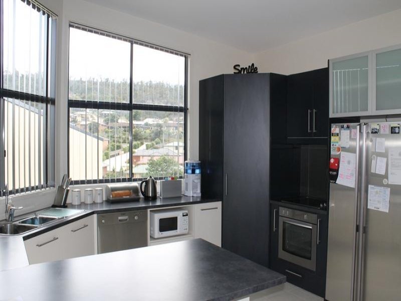 1/22 Dumbarton Drive GEILSTON BAY 3