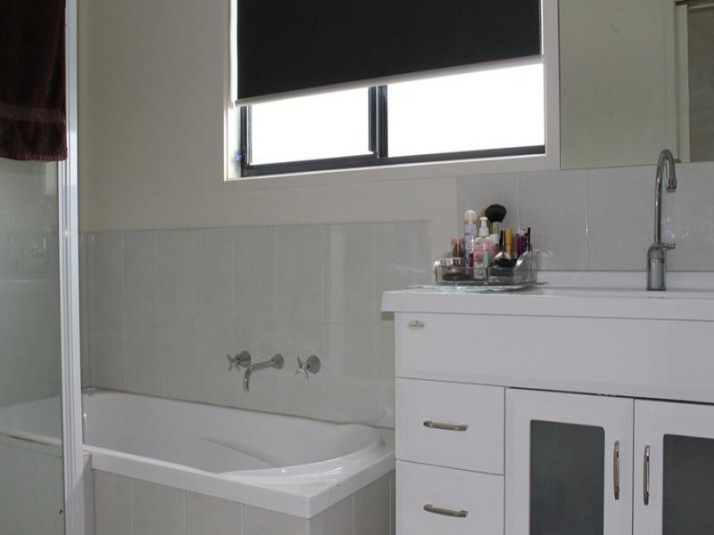 1/22 Dumbarton Drive GEILSTON BAY 7