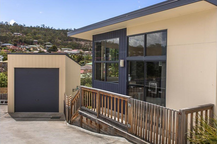 1/22 Dumbarton Drive GEILSTON BAY 1