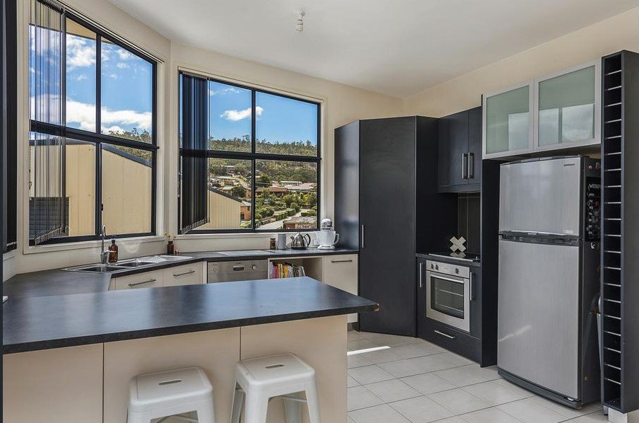 1/22 Dumbarton Drive GEILSTON BAY 3