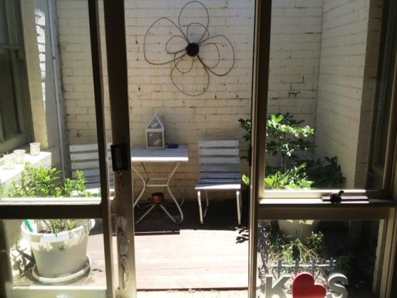 Gallery: 122 Ingles Street