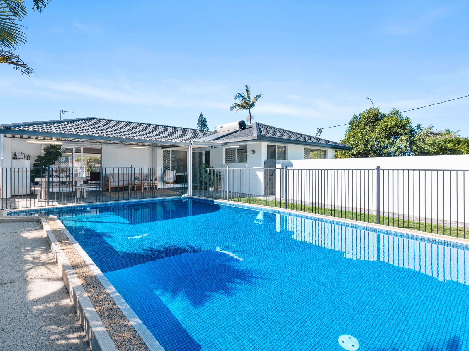 122 Mallawa Drive PALM BEACH 9