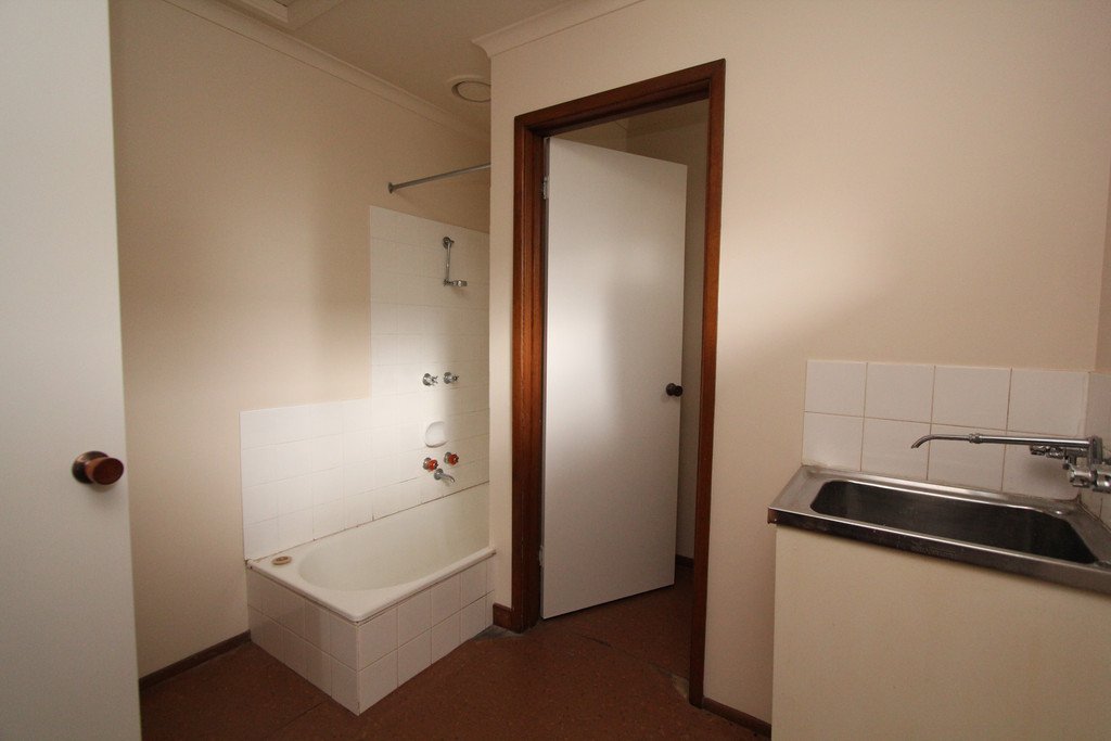 1/22 Marie Crescent WENDOUREE 7