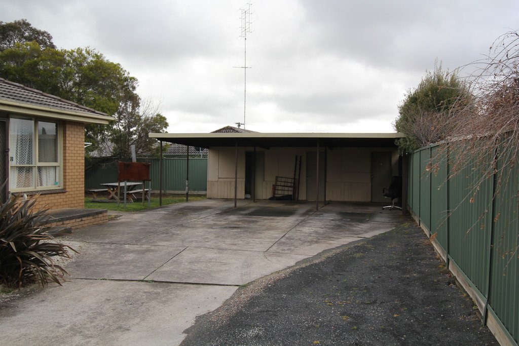 1/22 Marie Crescent WENDOUREE 9